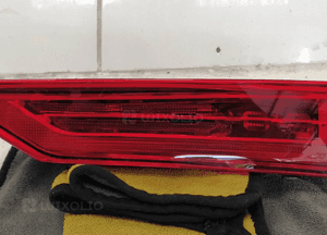 VOLVO XC60 II LAMPA PRAWY TYŁ TYLNA W KLAPĘ ORYGINAŁ 4