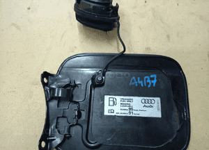 Audi A4 B7 klapka wlewu paliwa 2