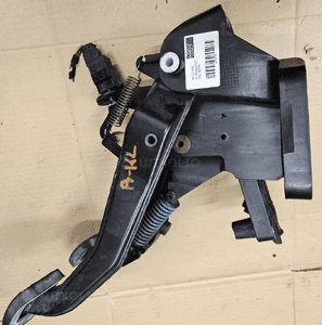 Mercedes W169 A pedał sprzęgła hamulca A 1692900701 2