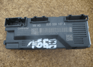 Moduł sterownik klapy bagażnika audi Q3 8U0959107A 1