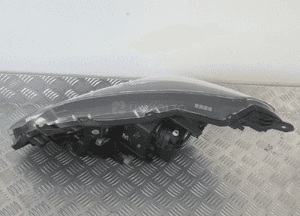 LAMPA PRZEDNIA PRZÓD PRAWA TOYOTA YARIS III 3 LIFT SOCZEWKA 2017-2020 22