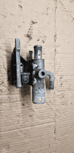 Obudowa termostatu króciec Ford Mondeo MK3 2.0 16V 1S7G-8K556-AH 4
