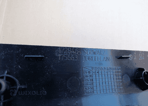 Listwa drzwi tylnych prawych mercedes W204 A2047300622 nowa oryginał 3