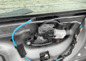 MERCEDES B 245 klapa tylna szyba lampy srebrna bezowa szara siłownik zamek klapy 11