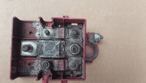 Renault Megane II klema plusowa bezpiecznik