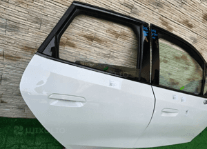 Drzwi bmw 2 U06 kolor A300 2