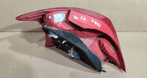 Lampa prawa tył tylna toyota yaris ii 2 3
