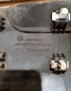 Listwa błotnika prawy przód VW Touareg 7L6854960A 3