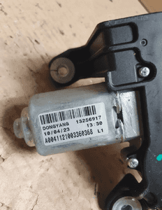 SILNICZEK WYCIERACZKI TYLNEJ OPEL ASTRA J nr 13256917 2