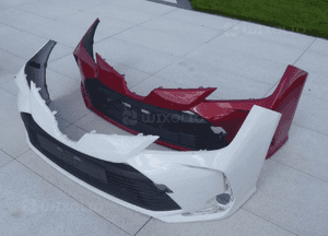 Toyota corolla E21 sedan atrapa zderzaka znaczek oryginał 18