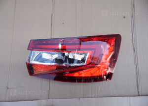 Skoda superb III Lampa prawa tylna oryginał 2