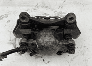 ZACISK LEWY PRZÓD AUDI A7 32348421A 7