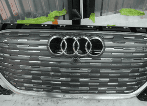 Audi Q4 e-tron gril z wzmocnienie atrapy wspornik 5