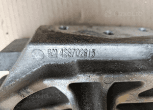 Opel Astra J 4 IV 2.0 CDTI łapa silnika wspornik 428702815 2
