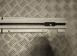 BMW F34 Szyna mocująca lewa 7298059 2