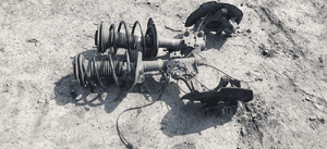 TOYOTA AVENSIS T29 ZWROTNICA MCPHERSON PRAWY PRZÓD 2