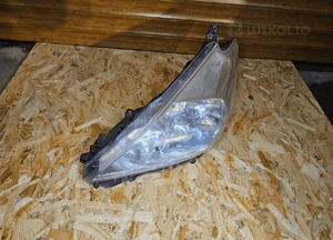 TOYOTA PRIUS PLUS 12-15 lampa przednia lewa ksenon xenon 2