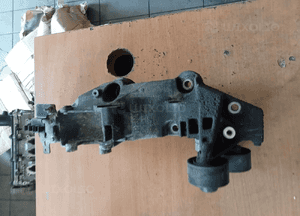 łapa alternatora koleos 2.0 dci 1