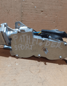 nissan pathfinder sport silniczek wycieraczek tył 2