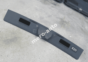 MERCEDES r 251 plastik osłona klapy bagaznika