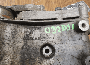 Łapa 06B903143L Uchwyt Alternator Mocowanie Wspornik 1.6 ALZ 2.0 ALT FSI 1.8 T AUDI A4 B6 B7 VW Passat 06B903143L 2
