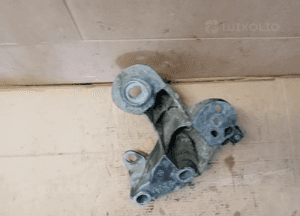Łapa mocowanie wspornik silnika Audi A6 C5 2.4 V6 8E0199352D 2