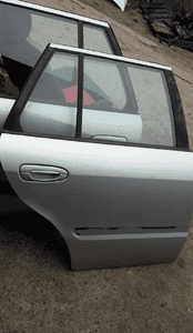 Mazda 626 GW Kombi  Drzwi tylne prawe lewe szyba w kolor  18G 7
