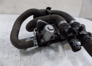 Volvo XC40 1.5 plug-in hybrid dodatkowa pompa wody mocowanie 2