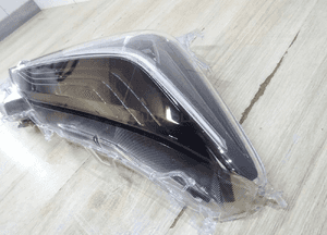Toyota Yaris Cross szkło lampy prawy przód LLU 6
