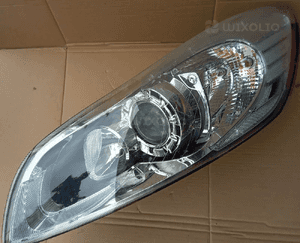 Volvo C30 lampa przod przednia prawa lub lewa 2