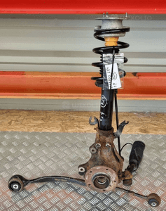 Bmw X1 E84 zwrotnica amortyzator prawe prawy przód przedni 6788700 2