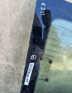 MERCEDES E 211 sedan tylna szyba tył zielona niebieska ciemna 36