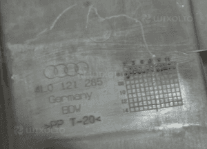 Osłona pasa kierownica powietrza audi Q7 4L0121285 2
