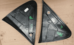 Toyota Yaris II 2 P9 zaślepka na błotnik przód przedni prawy lewy 2