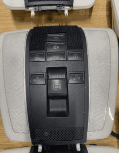 Mercedes e 207 e 212 lampka podsufitki dachowa pod szyber i bez 8