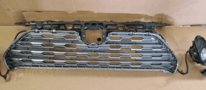 Grill atrapa zderzaka Toyota Rav4 V 18r 3