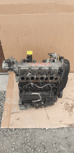Silnik słupek blok Renault Espace IV Laguna II Trafic Vivaro 1.9 DCI F9K 1