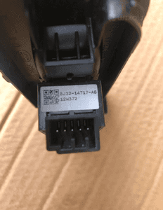 Przełącznik szyb lewy tylny BJ32-14717 Range Rover Evoque 2