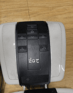 Mercedes e 207 e 212 lampka podsufitki dachowa pod szyber i bez 9