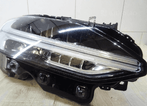 VOLVO S90 V90 Lampa prawa  przód  midled LHD 32228317 LLU 4