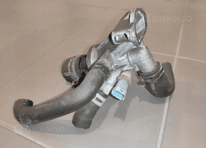 Jeep cherokee liberty kk 2.8 crd termostat obudowa termostatu oryginał 9