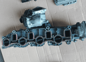 kolektor ssący exeo 2.0 tdi nastawnik 03L129086 2