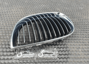 Kratka 7128613 7128614 7906809 Atrapa Nerki Nerka Gril Atrapka Zderzaka Przód M-Pakiet BMW 1 E81 E87 7