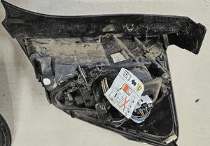 Citroen C3 II 2 lift lampa tył tylna  prawa lewa 4
