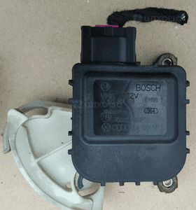 Audi A4 B5 lift silniczek sterowania nawiewu klimatyzacji sterownik 8D1820511E 1