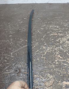Bmw F33 listwa szyby czołowej prawa 1