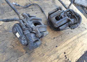 Bmw 5 F10 3.0D elektryczny zacisk hamulcowy prawy lewy tył zdrowy oryginał 2