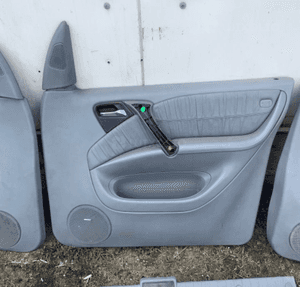 MERCEDES ml 163 LIFT  tapicerka boczek drzwi lampka sufitowa ZAGŁÓWEK 2
