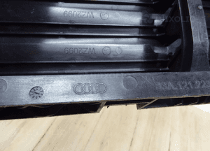 Kierownica powietrza żaluzja górna audi Q3 83A 83A121223 11