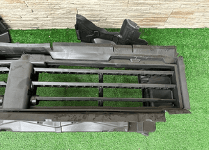 Pas przedni wlot żaluzja bmw X1 U11 5A112F9 nowa oryginalna 4